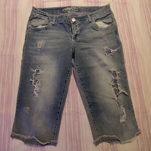 RUE21 Distressed Crops Size 13/14  (0021)